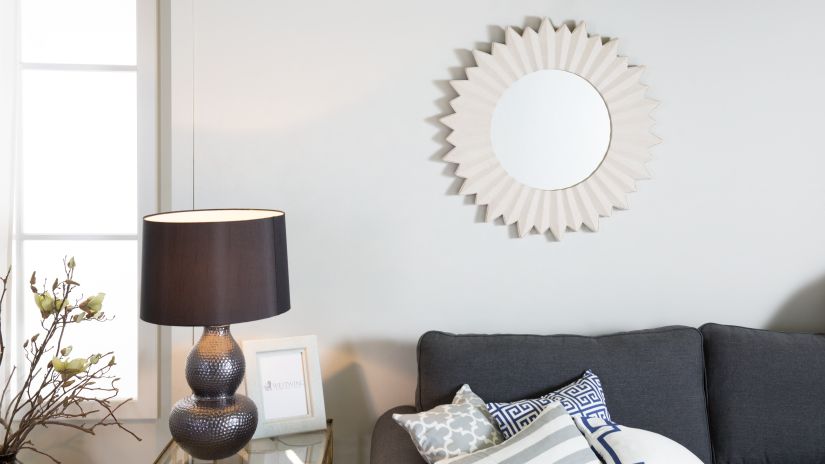 Miroir en forme de soleil blanc