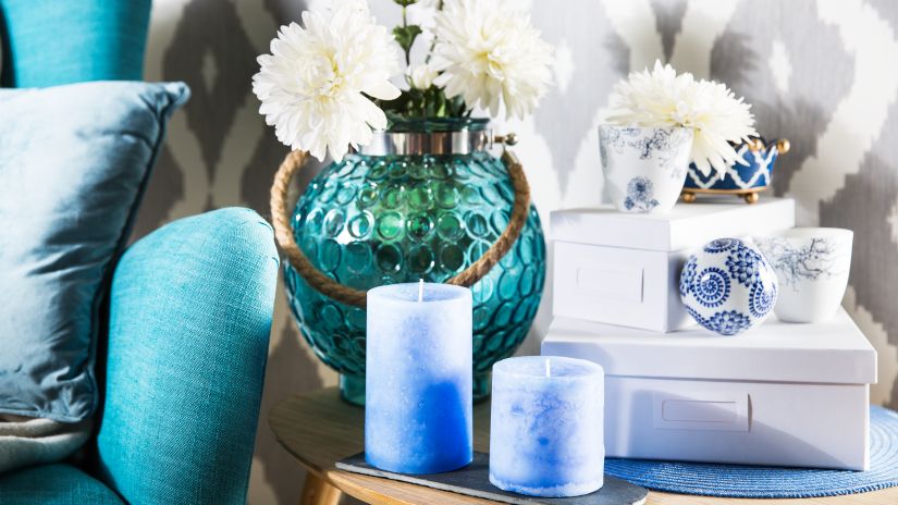 Petites bougies bleues cylindriques
