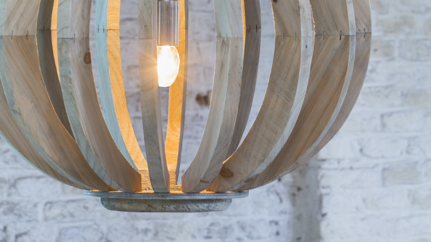 robuuste lichte houten hanglamp