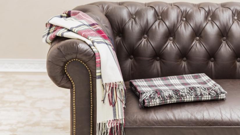 skórzana sofa pikowana