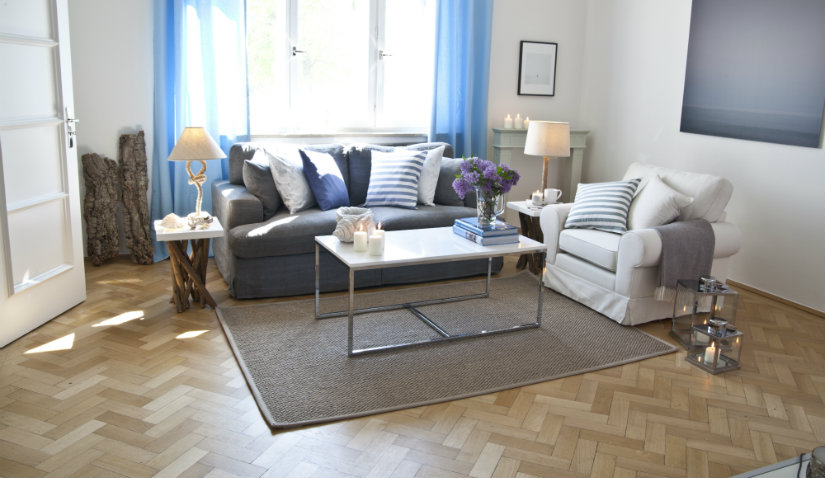 Wygodna szara sofa do salonu