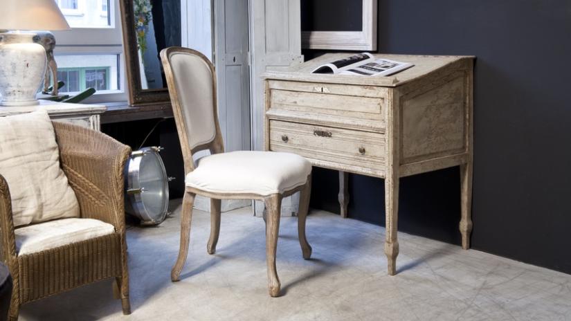 biurko drewniane w stylu vintage