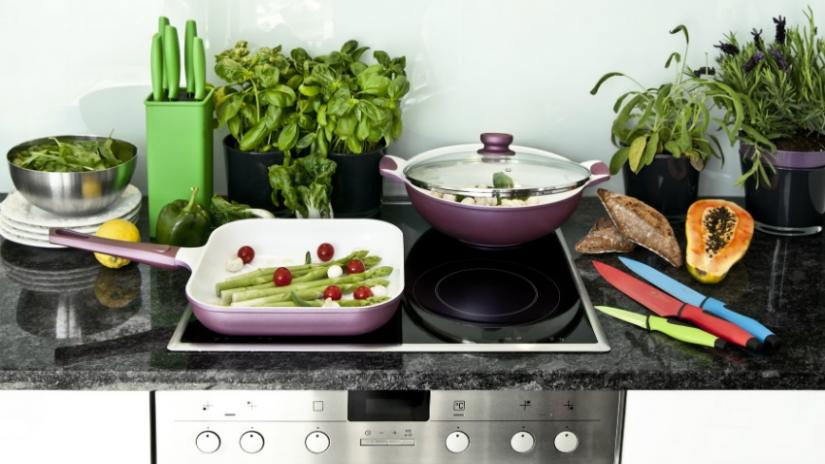 garnki z powłoką ceramiczną fioletowe