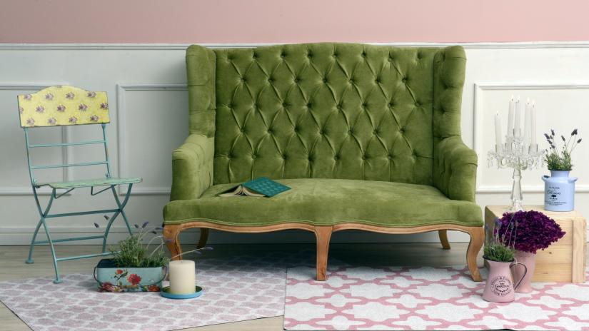 zielona sofa pikowana