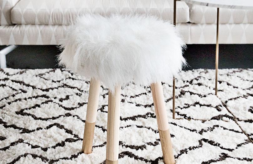 Flauschiges DIY: der Fellstuhl