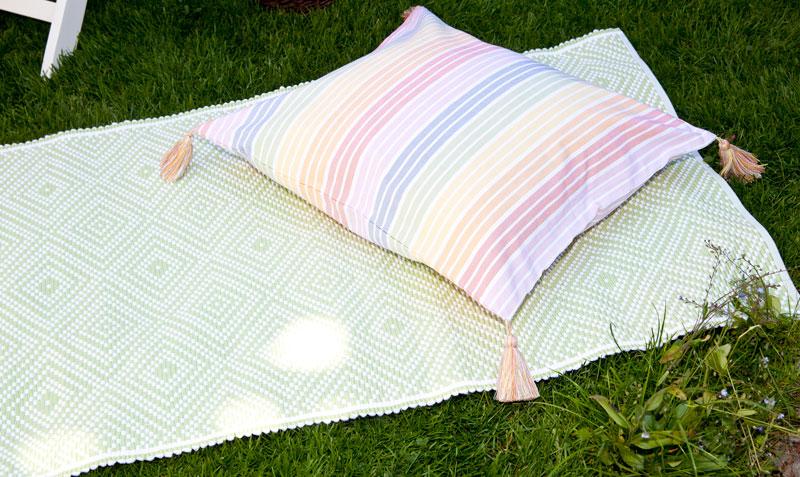 Gartenparty Sommer Decke Bodenkissen