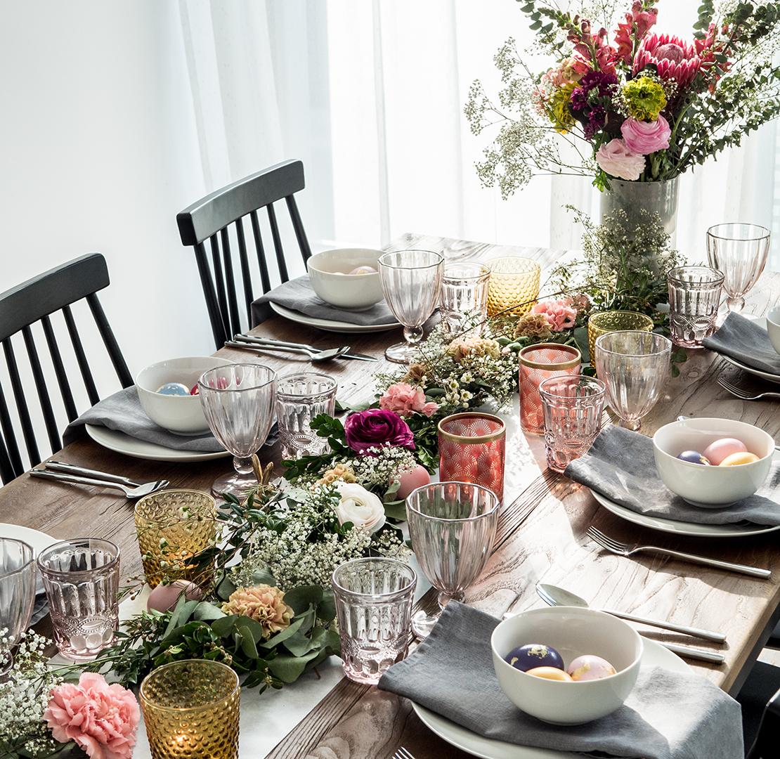 Idées déco Pâques table romantique bohème
