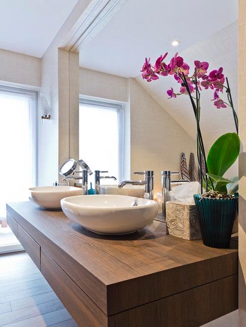 Painte da bagno Orchidee in bagno moderno