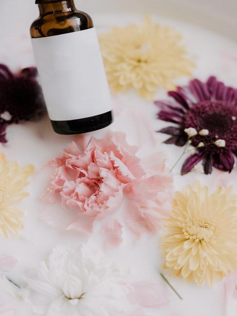 Cosmetici naturali Contenitore per cosmetici naturali e fiori
