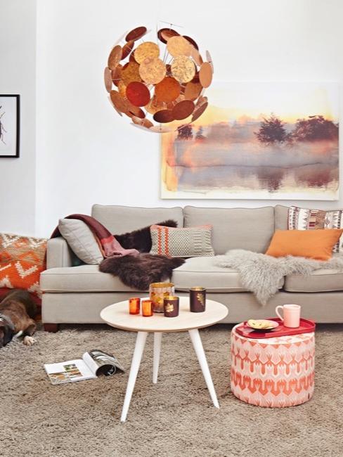 Wohnzimmer herbstlich dekoriert mit Orange Tönen, und Accessoires