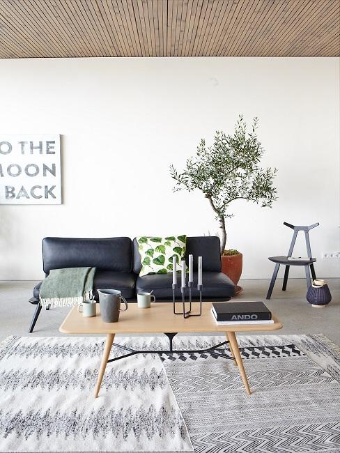 Natürlich Wohnen Banner Schlichtes Wohnzimmer im Natürlich Wohnen Stil mit Couchtisch, Sofa, Teppich, Pflanze
