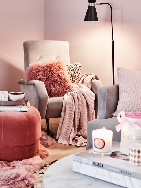 salon-terciopelo Sala de estar decorada con terciopelo en tonos rosados