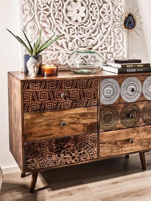 Decorazioni orientali Decorazioni orientali in legno scavato e piccoli elementi caratterisici