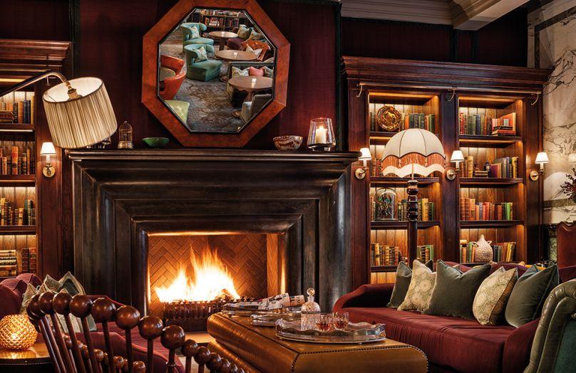 Ambiance feutrée au fumoir du Rosewood London