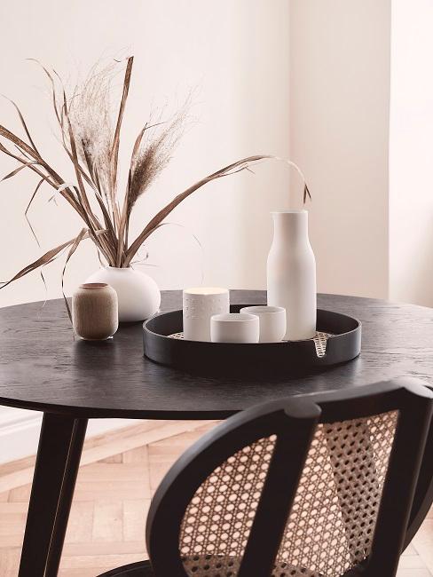 Tisch mit Deko im Retro Stil