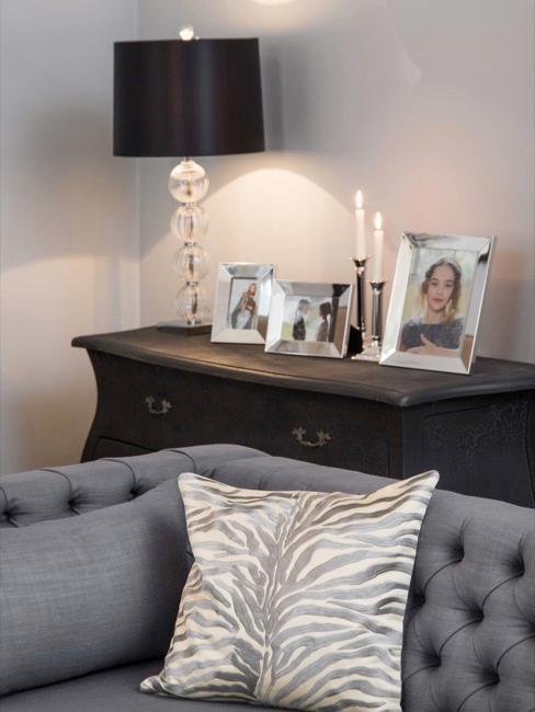 Barock Nahaufnahme Wohnzimmer mit Couch und Kommode im Barock Stil
