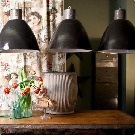 Rodem z fabryki. Lampa industrialna