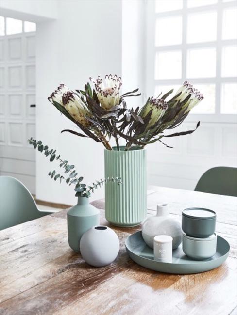 mesa decorada en verde salvia