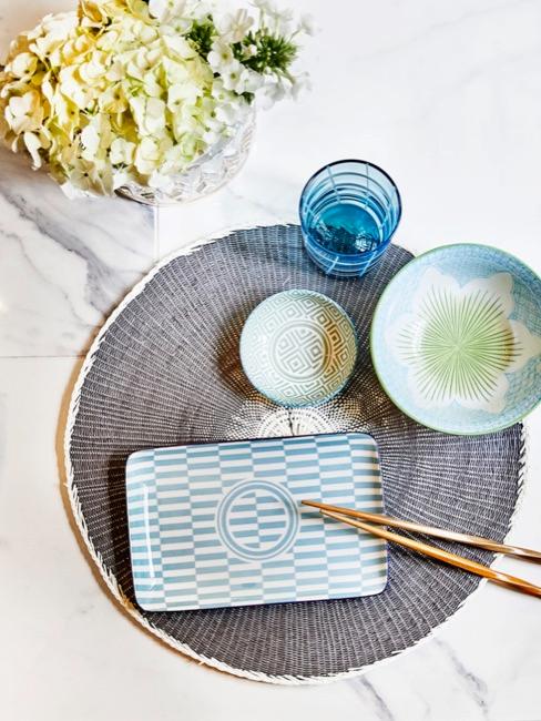 Napperon japonais décoratif Gros plan d'une table d'après le modèle japonais