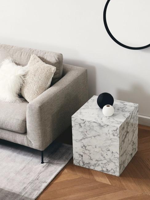 Styl minimalistyczny Salon w neutralnych kolorach i z minimalistycznymi dekoracjami