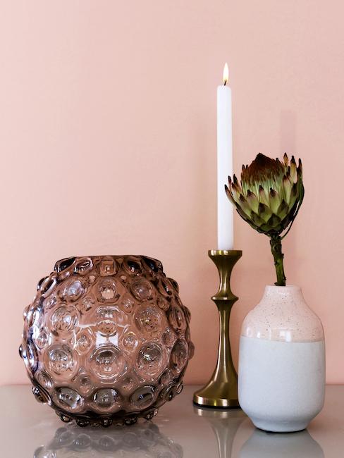 EstanterÃa con candelabro y jarrones de gres