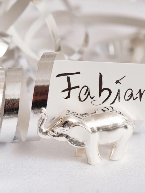 Tarjetas de mesa Tarjeta de mesa con elefante decorativo