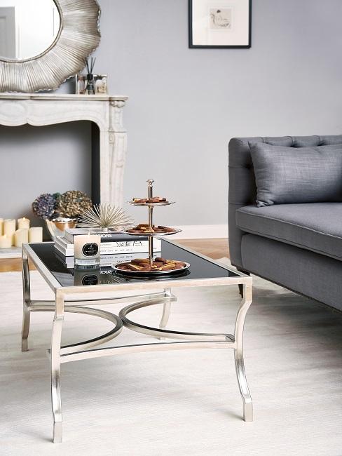 Etagere Deko Etagere im Wohnzimmer auf dem Wohnzimmertisch