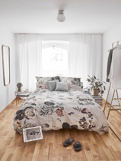 choisir-couette Chambre à coucher avec lit avec linge assorti