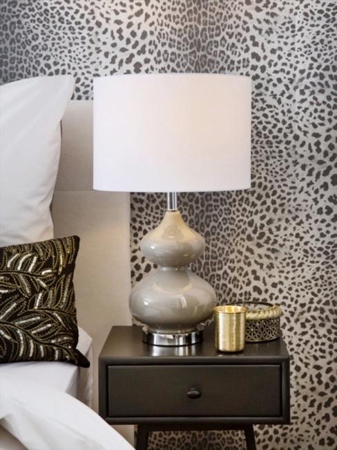Chambre à coucher avec papier peint noir et blanc en style africain