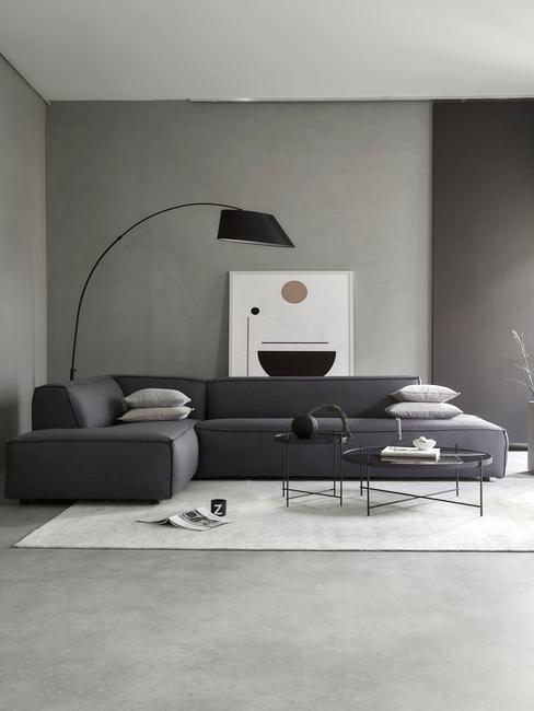 Styl industrialny Szarony szalon z ciemnoszarymi meblami oraz czarnymi dodatkami