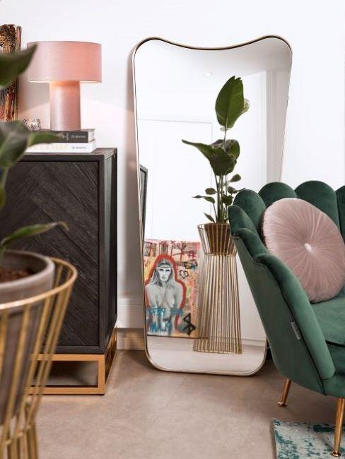 arredamento classico moderno poltrona in velluto verde e specchio moderno