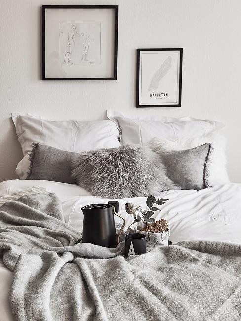 Scandi Style Banner 2 Schlafzimmer in Grau und Weiß mit schwarzen Details im Scandi Chic