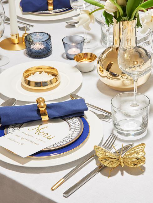 Tischdeko Hochzeit Tischdeko Hochzeit in Blau Gold mit Geschirr, Besteck und Gläsern