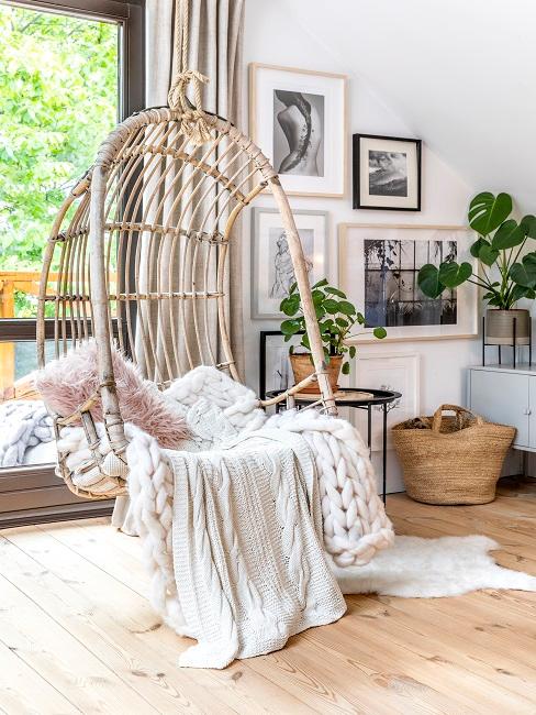 Bilder im Wohnzimmer in einer Nische