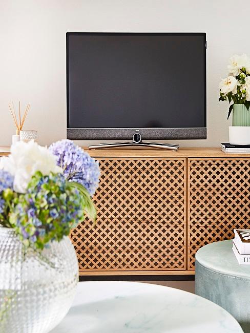 Stromkabel Farben Fernseher Stromkabel Farben: Fernseher auf Sideboard