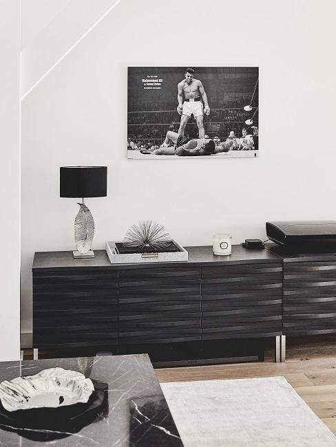 Minimalistische schwarze Kommoden in Wohnzimmer