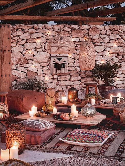 Orientalische Sitzecke Kerzen Orientalische Sitzecke mit Kerzen und Bodenkissen