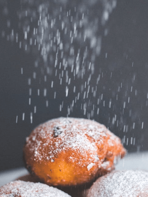 ricetta frittelle di carnevale Frittelle di carnevale con zucchero a velo