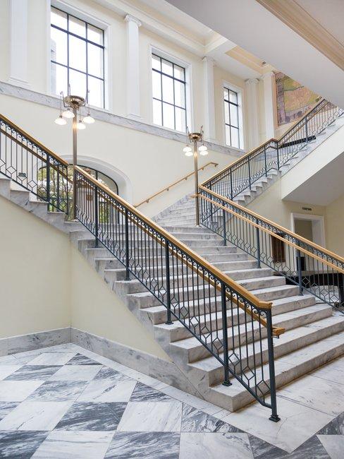 Trap verven Header Marmere trap in historisch gebouw