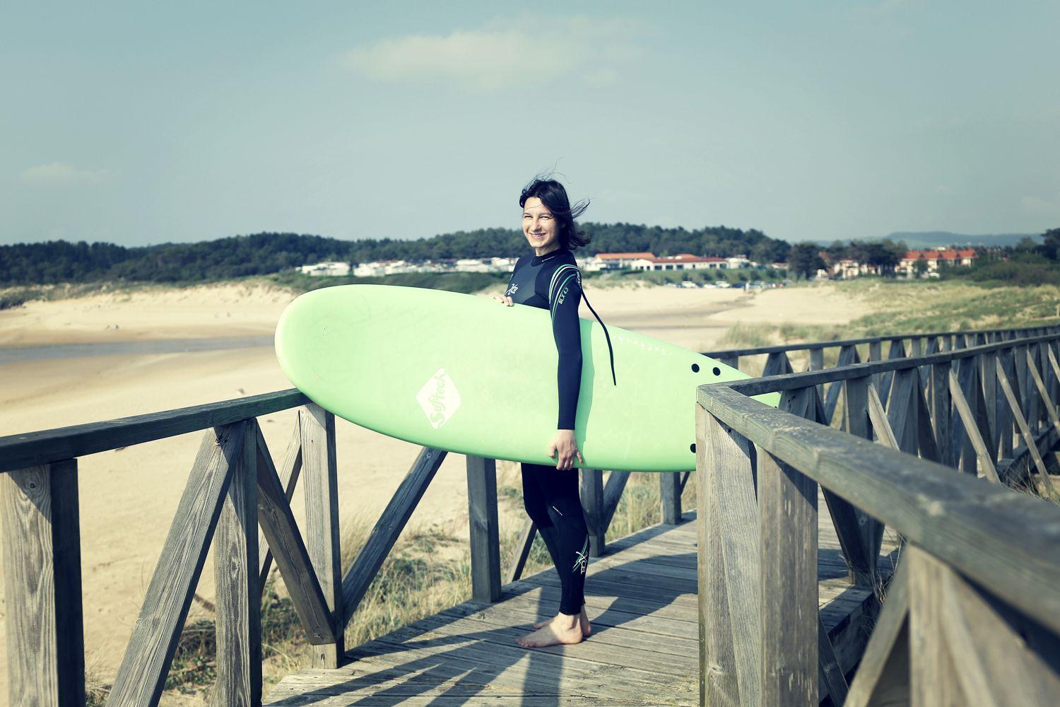 Dalani, Surf, Margot Zanni Creative Director Dalani con la sua Tavola da Surf, Surfista al Femminile Dalani, Surf, Mare, Colori, Passione