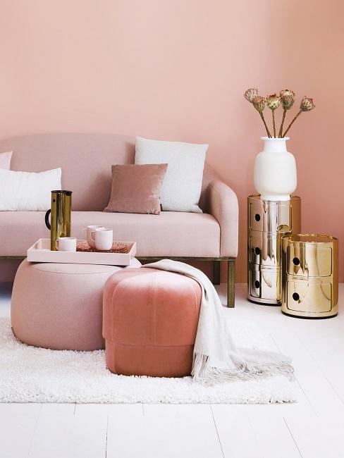 Oud-roze-3 Oud roze muur bank en poef