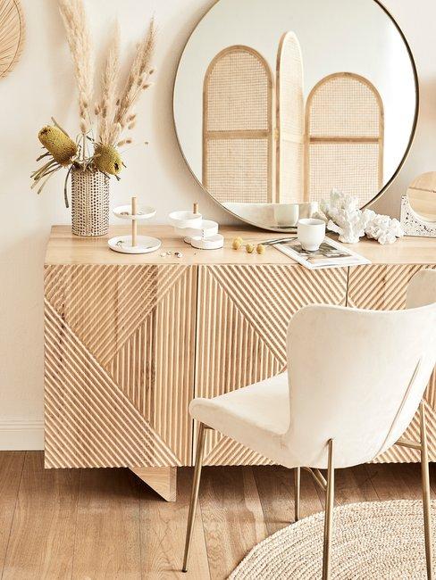 Heading Tips Trucs Tips & Trucs Boho stijl dressoirkast met ronde spiegel en witte stoel