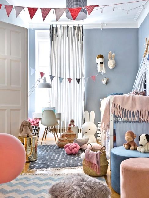 Aufbewahrung Kinderzimmer Blaues Kinderzimmer mit blauer und rosa Deko