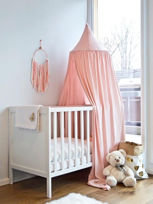 Stickrahmen Rosa Babyzimmer mit Babybett