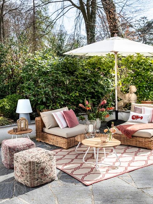 Schöne Terrasse modern eingerichtet
