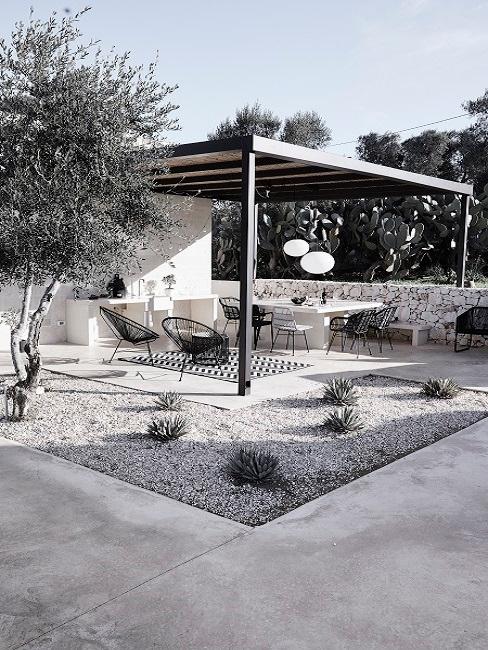 Schöne Terrasse luxuriös eingerichtet