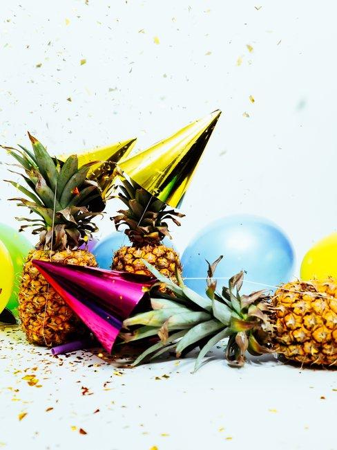 Hawaii party Ananassen en feesthoedjes