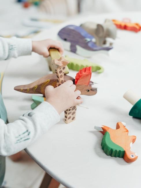 Hoera 1 jaar! Spelen met dieren van hout