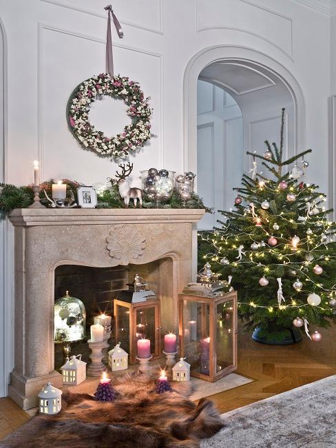 Weihnachten Frankreich Weihnachtsdeko in einem französischen Wohnzimmer