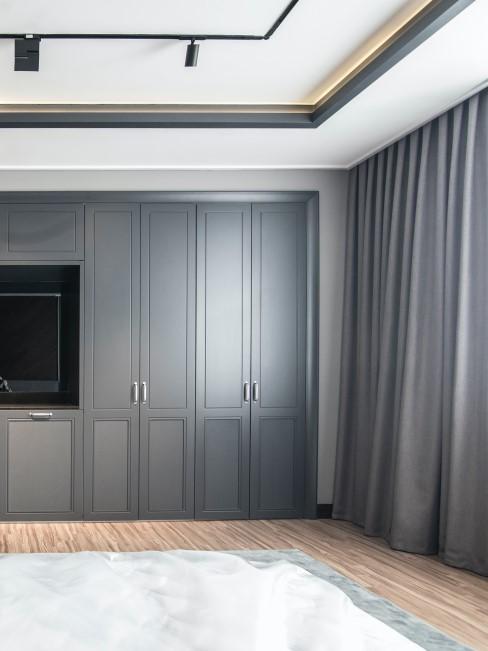 armario-empotrado-banner Habitación amplia con gran armario empotrado gris oscuro